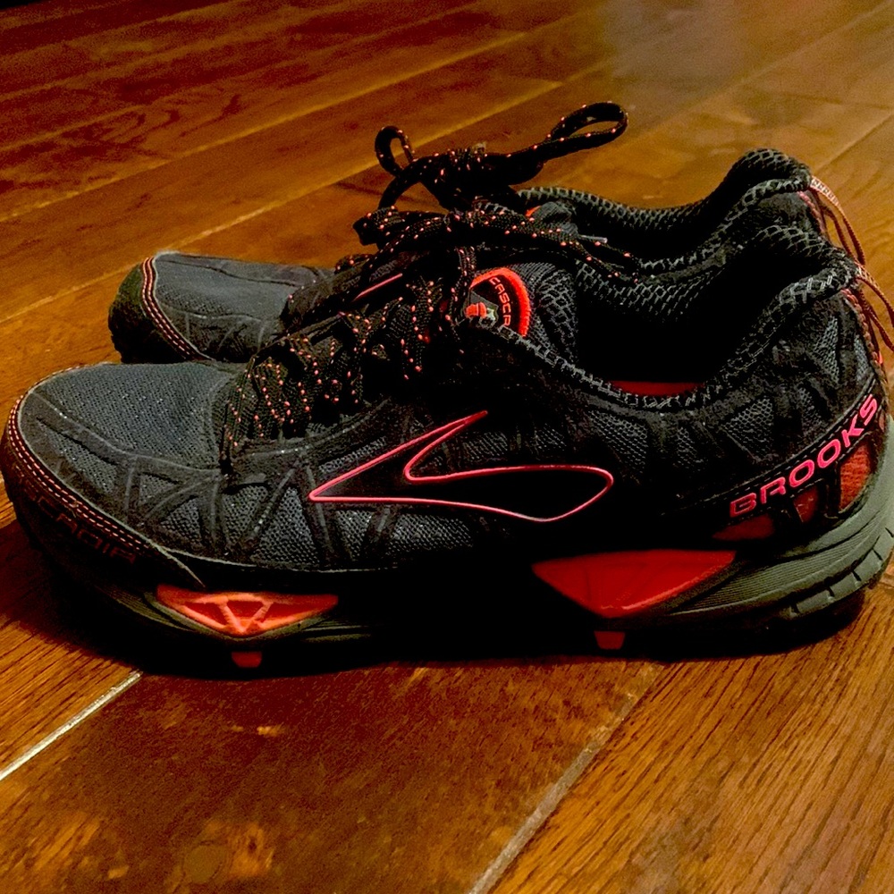 BROOKS Cascadia 8 Trail Running Shoe - Women’s Size 8.5